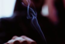 躲陽台、浴室抽菸沒用! 衛福部:二手菸誘發兒童ADHD風險