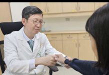 一到傍晚腳就「翻車」失控! 25歲女竟是百萬分之一罕病