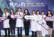 洗腎≠被綁在原地 他扛「40公斤透析用品」加拿大追極光圓夢